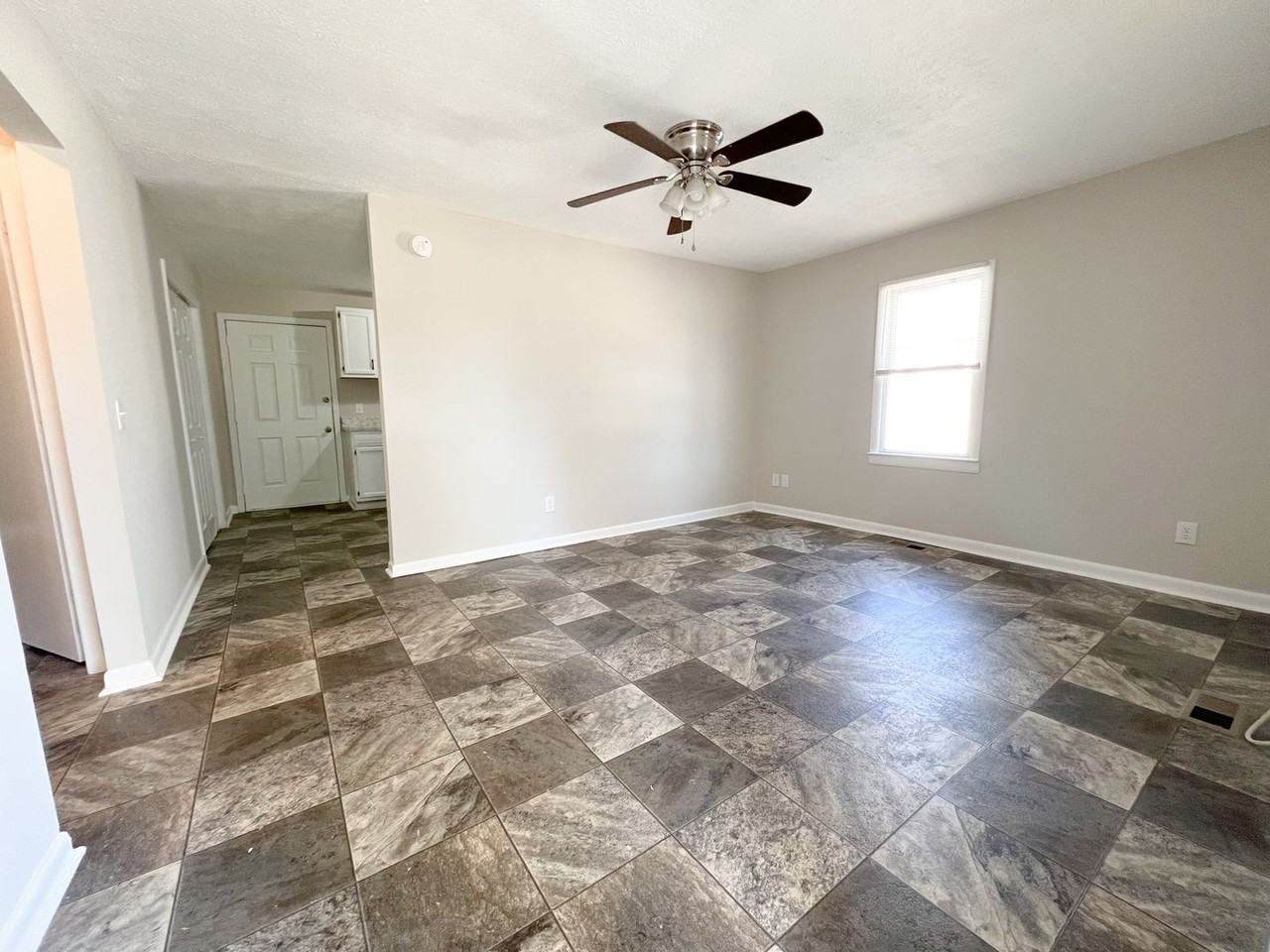 1139 Main St - Photo 3 of 19