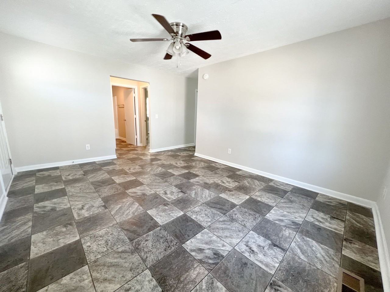 1139 Main St - Photo 4 of 19