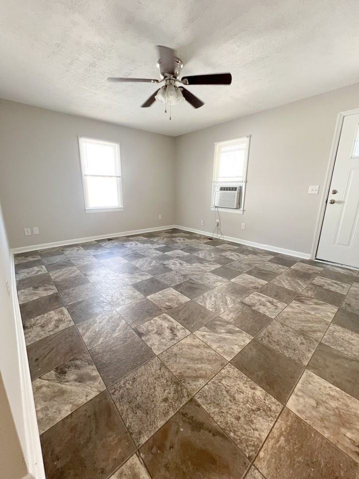 1139 Main St - Photo 5 of 19