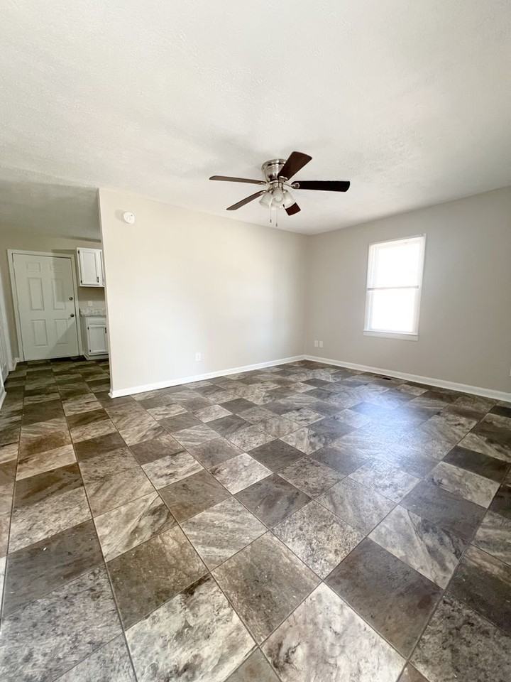 1139 Main St - Photo 6 of 19