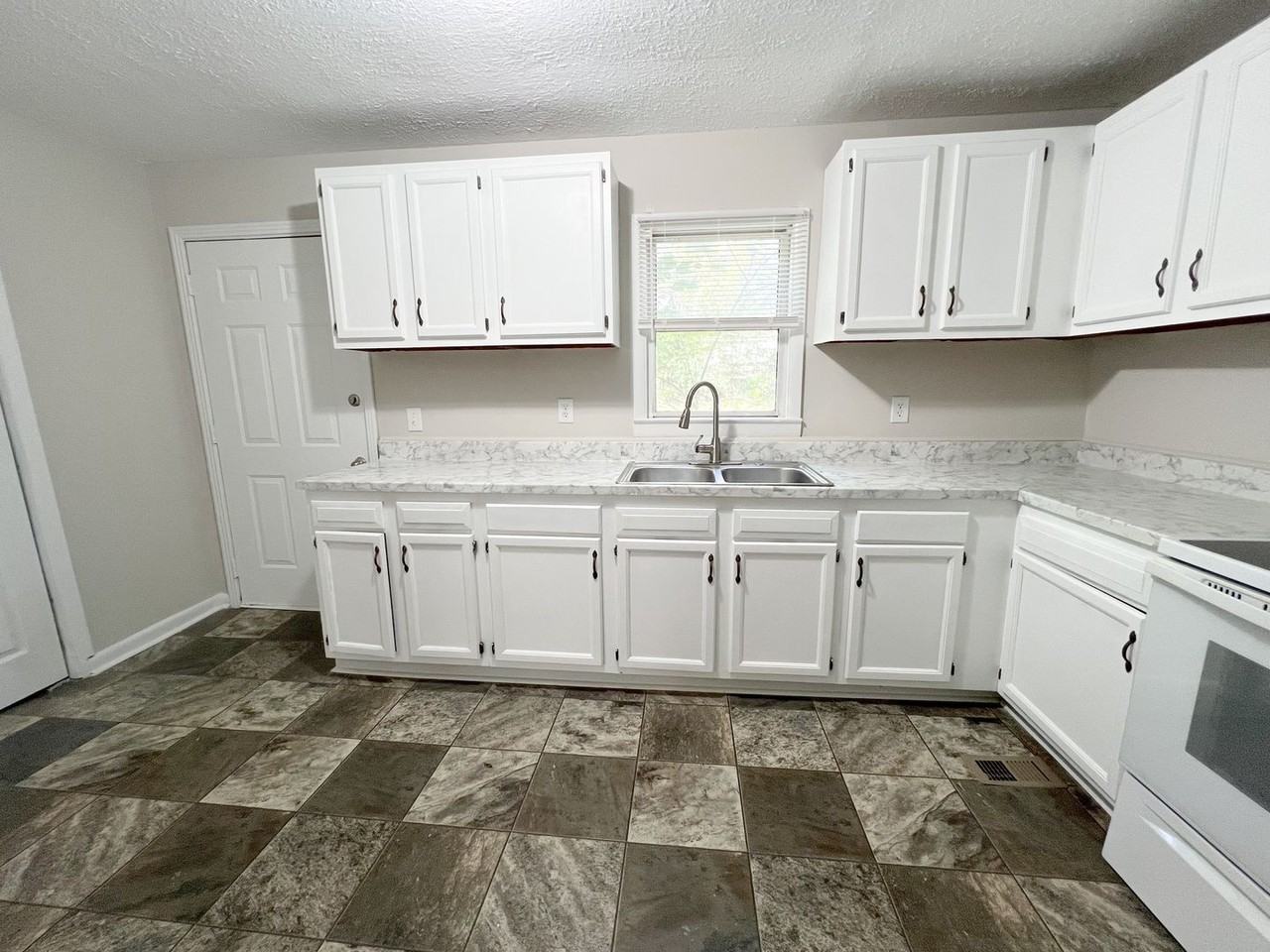 1139 Main St - Photo 7 of 19