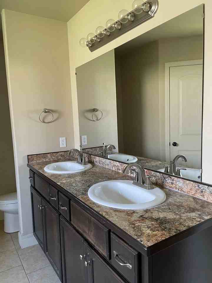 114 Zachary Ln - Photo 3 of 13