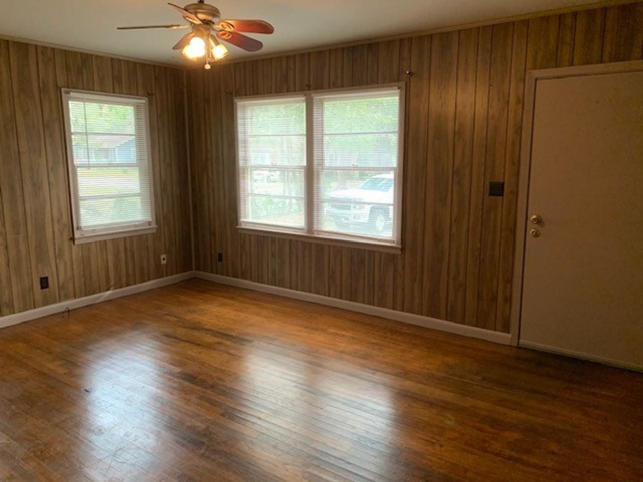 1804 Springfield Dr - Photo 4 of 8