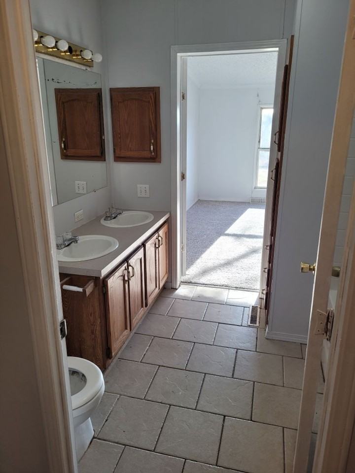 32095 Jessica Ln - Photo 2 of 12