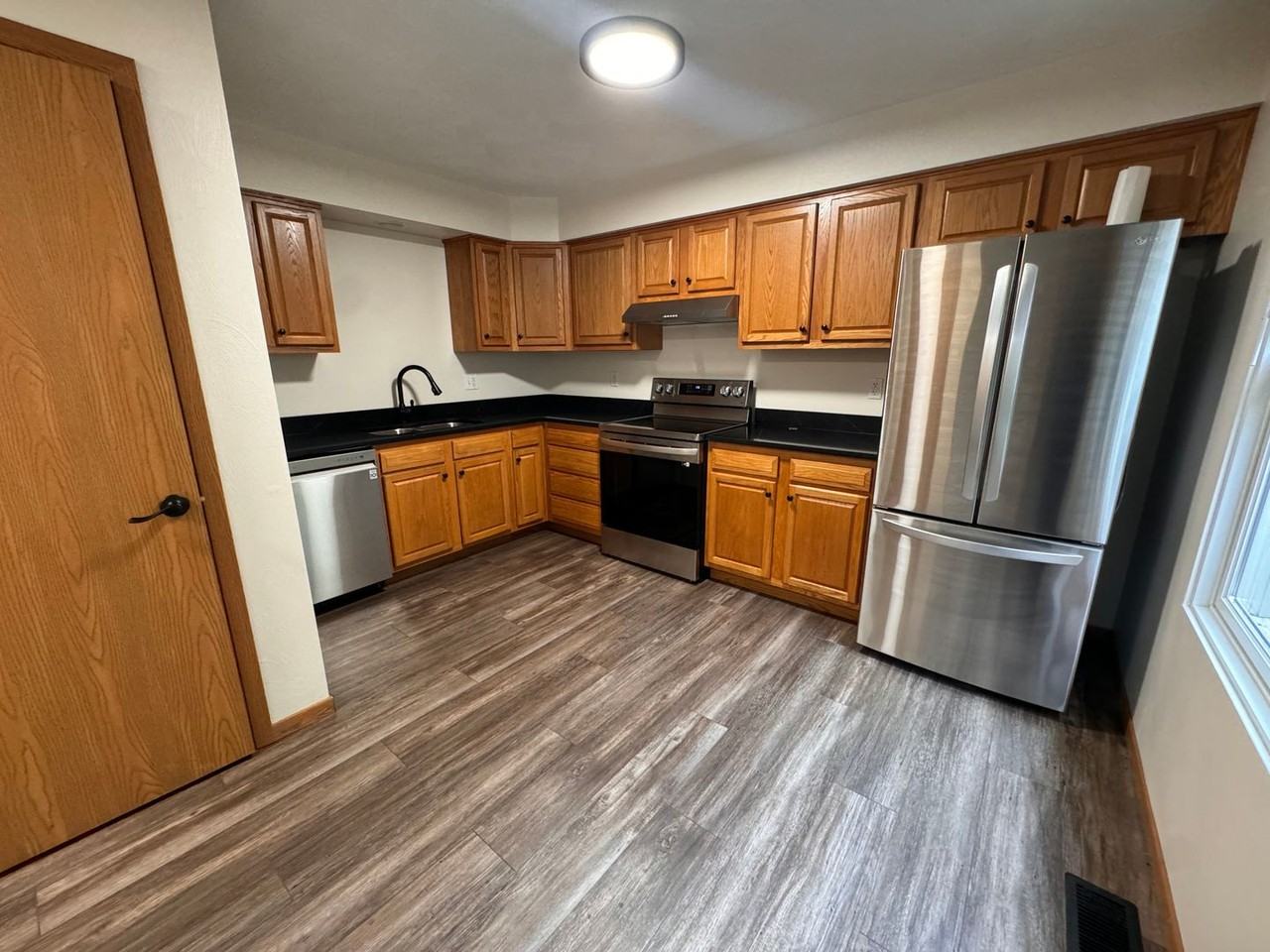 502 Harding St - Photo 2 of 16