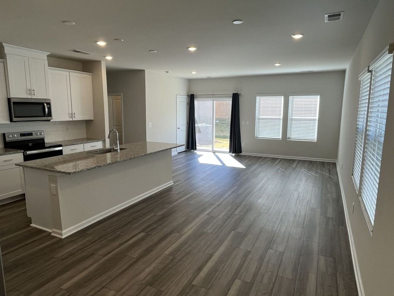 3863 County Down Ave - Photo 3 of 25