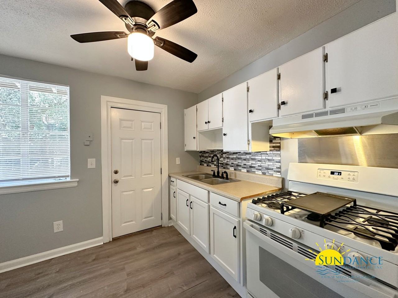 223 Highway Avenue Northeast - Photo 6 of 21