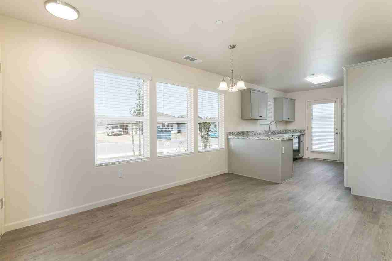 2557 Oakmont Cir - Photo 2 of 23