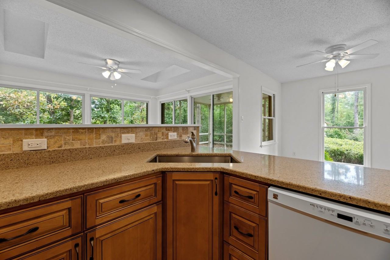 5403 Miramar Ct - Photo 6 of 23