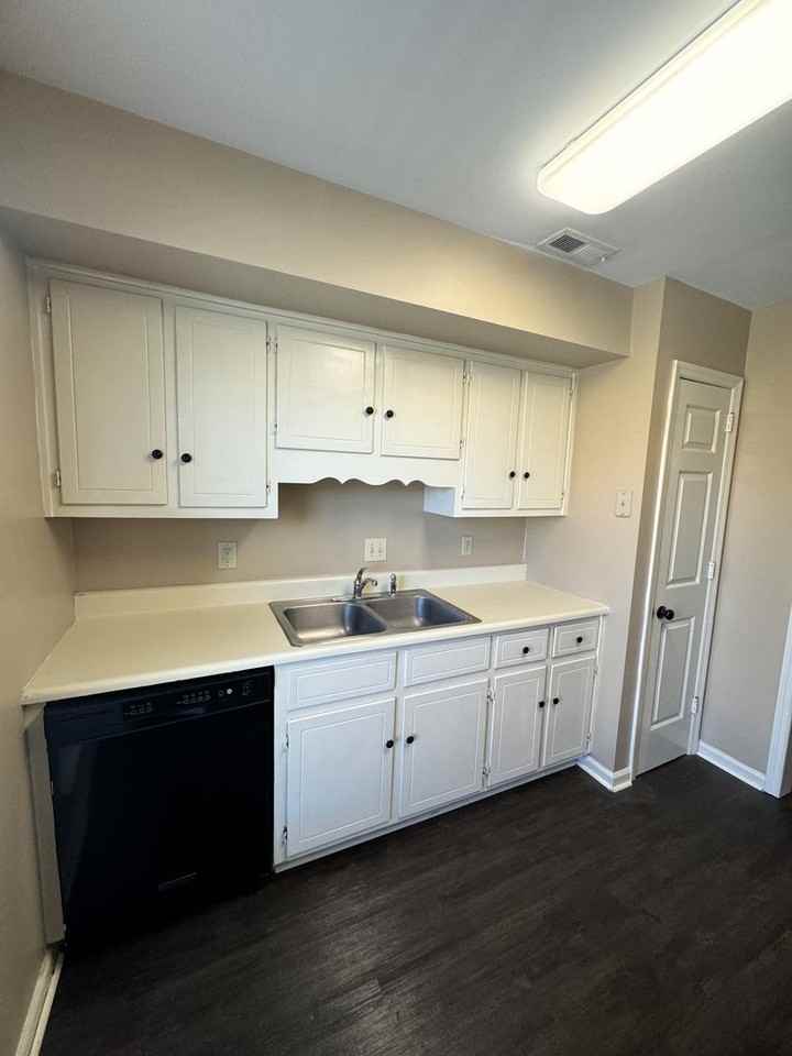 2609 Wynterhall Rd Se #D - Photo 7 of 16