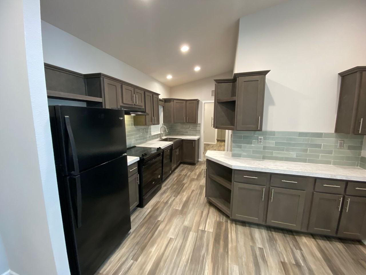 733 1/2 W 16th St - Photo 3 of 15