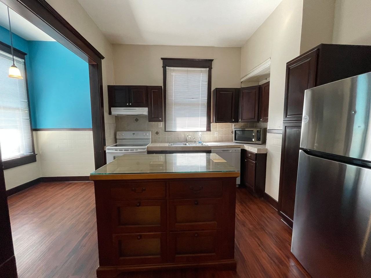 305 W 38th St - Photo 7 of 37