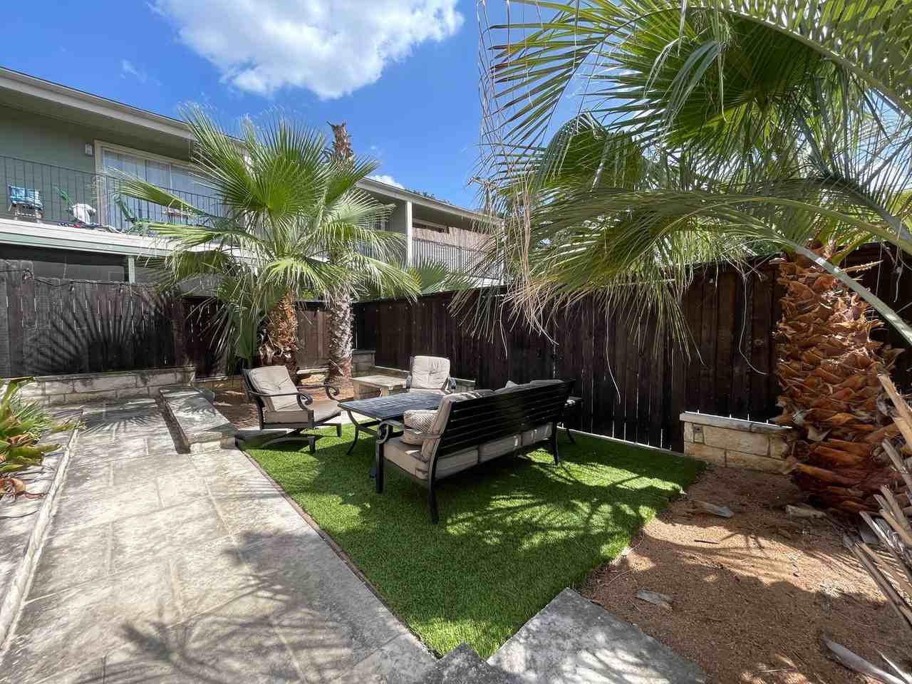 305 W 38th St