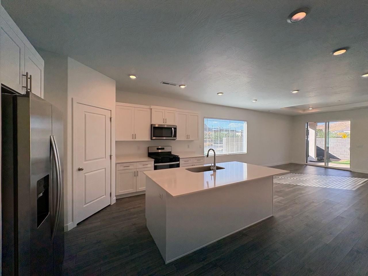 1402 S Gulch Ln - Photo 2 of 33