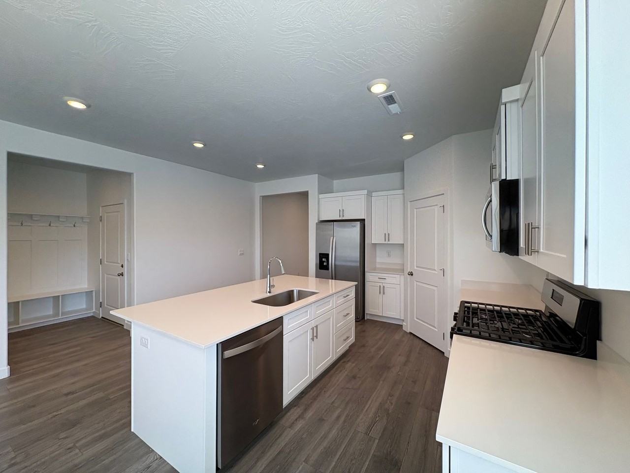 1402 S Gulch Ln - Photo 3 of 33