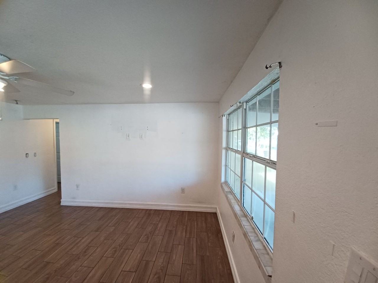 367 Montgomery Ave - Photo 3 of 17