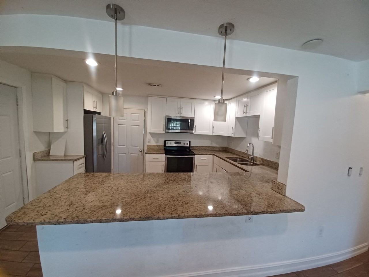 367 Montgomery Ave - Photo 4 of 17