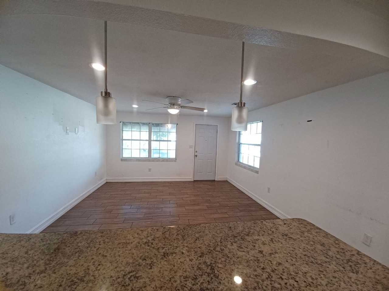 367 Montgomery Ave - Photo 5 of 17