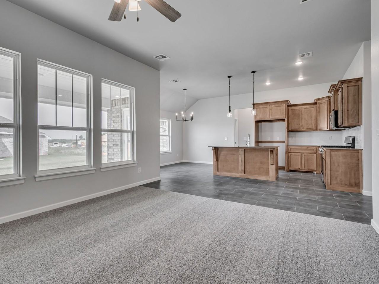 479 Hackberry Ln - Photo 3 of 25