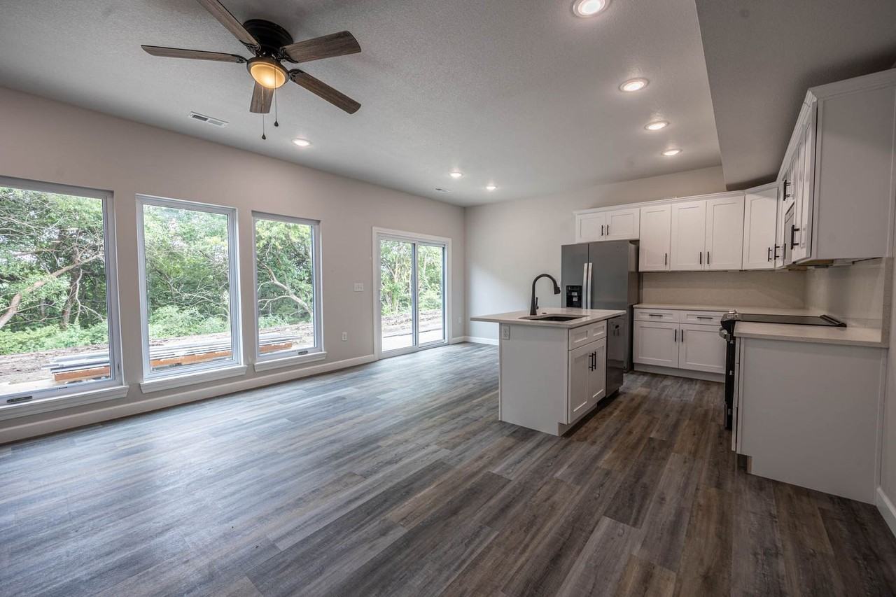 363 Se 70th Rd - Photo 2 of 14