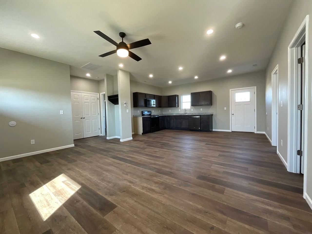 156 E Ledgestone Dr - Photo 2 of 18