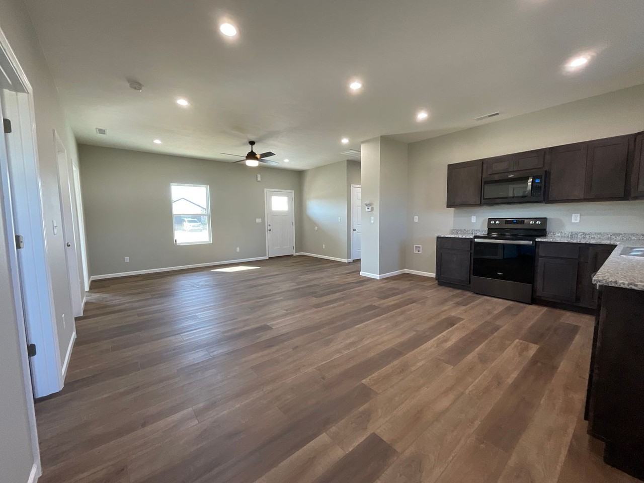 911 Dishman Cir - Photo 3 of 18