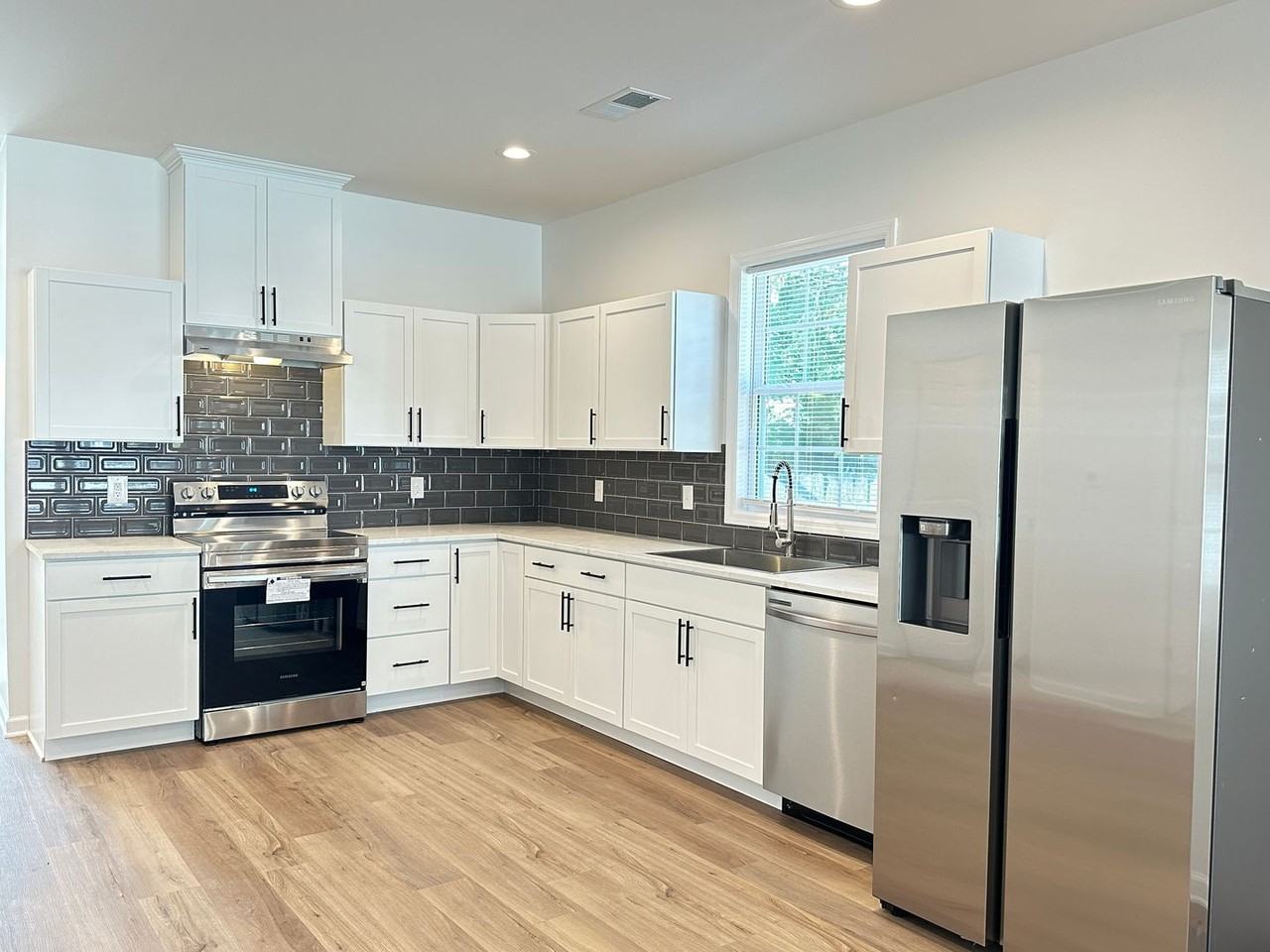 122 Wittland Ln - Photo 3 of 33