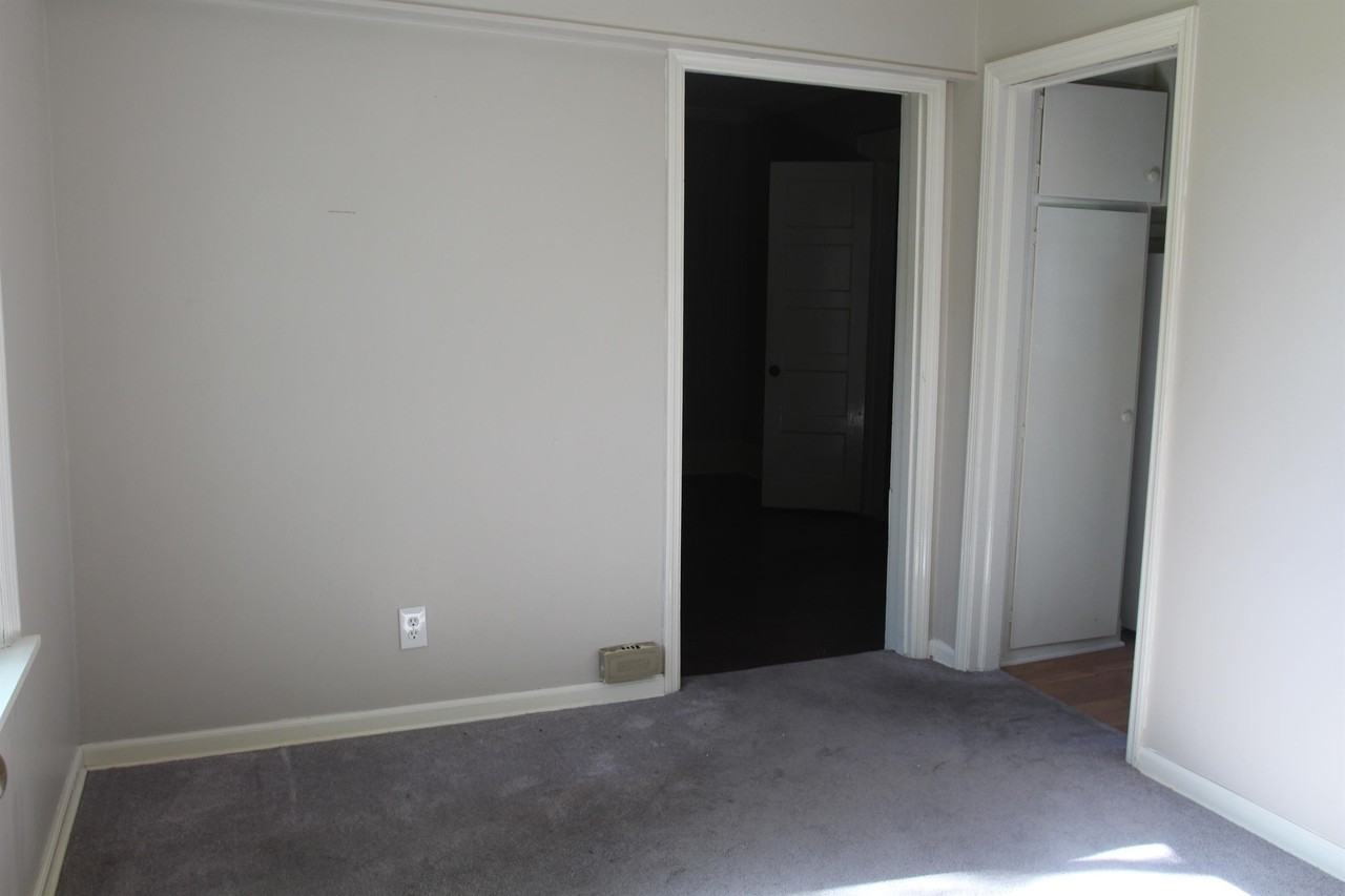 156 Walnut Ave S - Photo 3 of 11