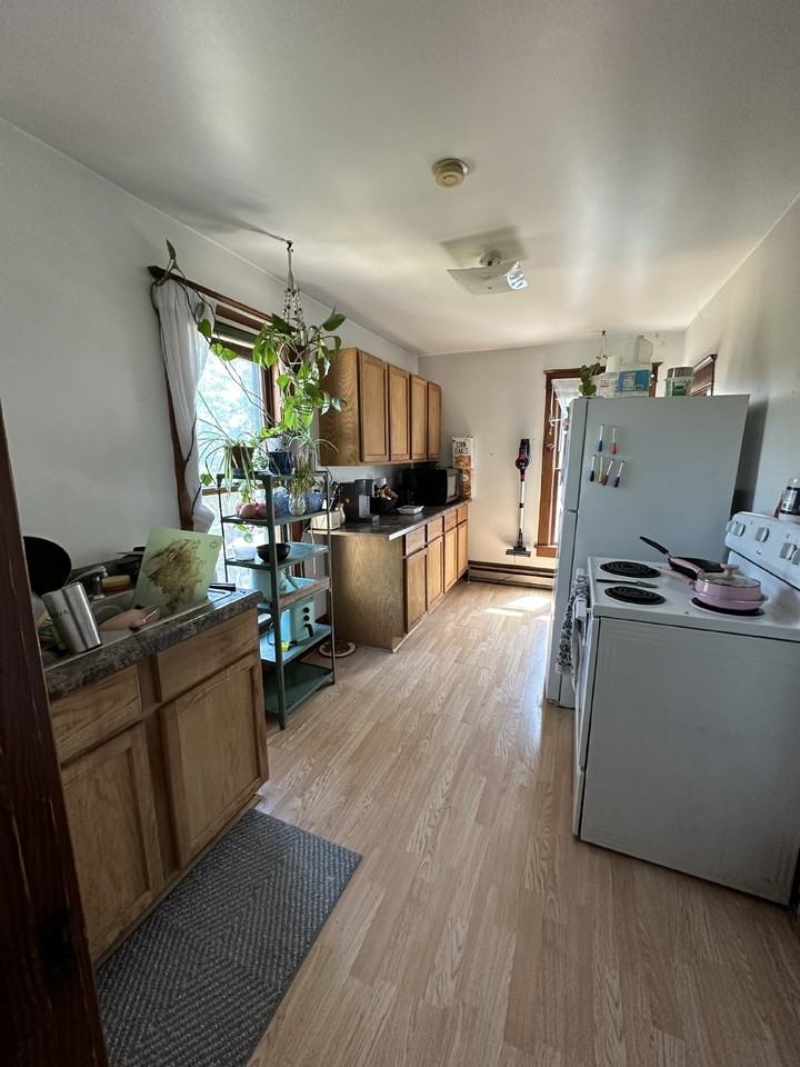 525 1/2 Congress St - Photo 2 of 13