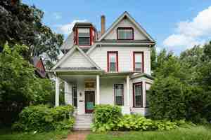 featured image of 1912 Roblyn Ave