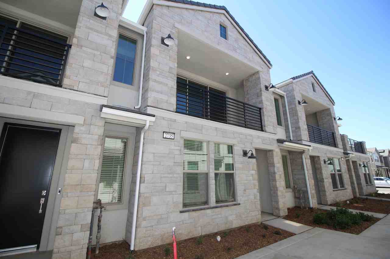 2735 E Tamarind Dr NA, Fresno, CA 93730 3 Bedroom House for 2,200