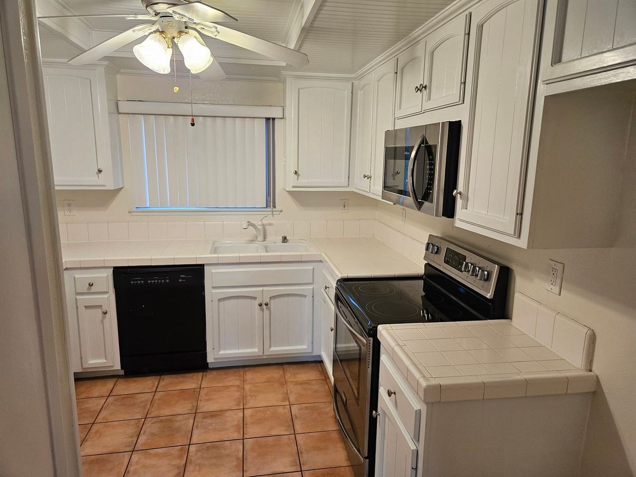 31376 W Nine Dr - Photo 3 of 14