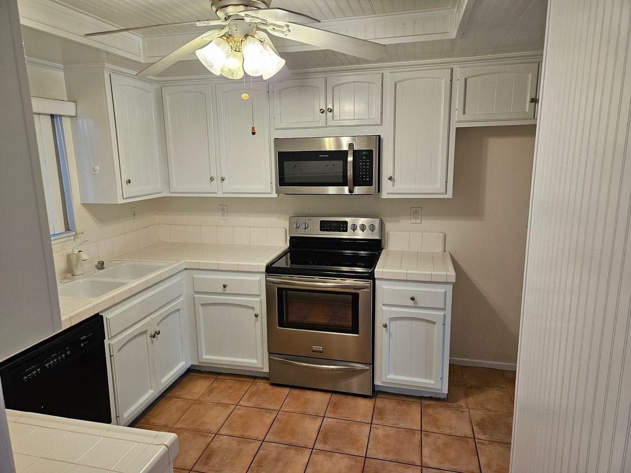 31376 W Nine Dr - Photo 5 of 14