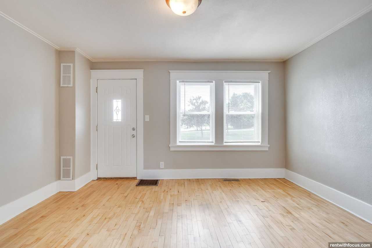 1202-1318 Summit Ave. - Photo 4 of 38