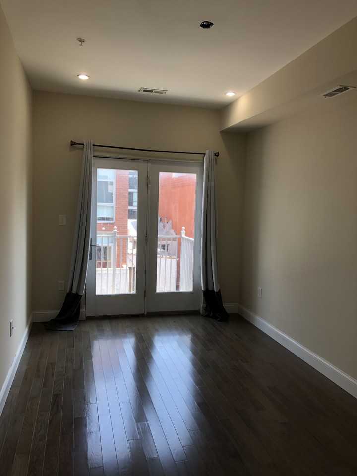 1913 9th And U St Nw #2LEVELTOWN - Photo 5 of 9