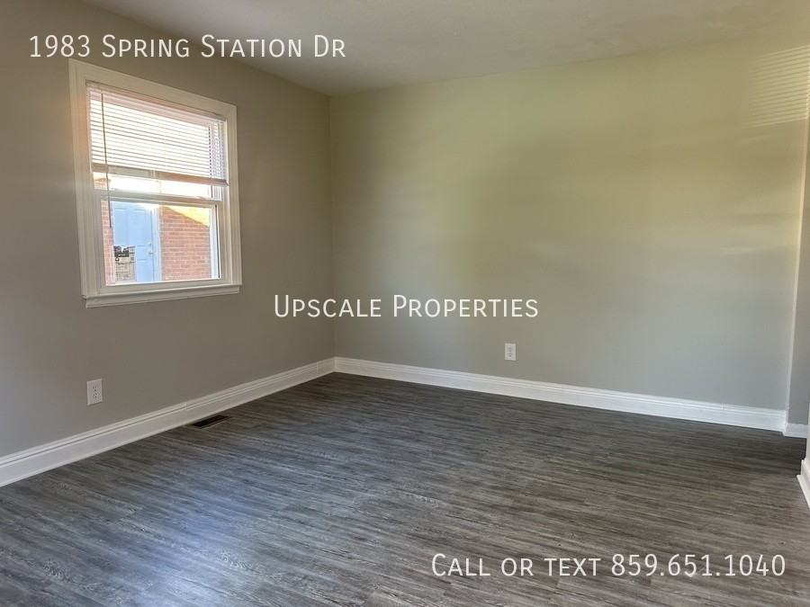 1983 Spring Station Dr - Photo 2 of 10