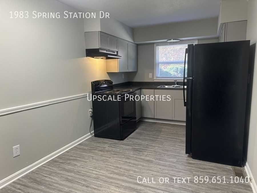 1983 Spring Station Dr - Photo 3 of 10