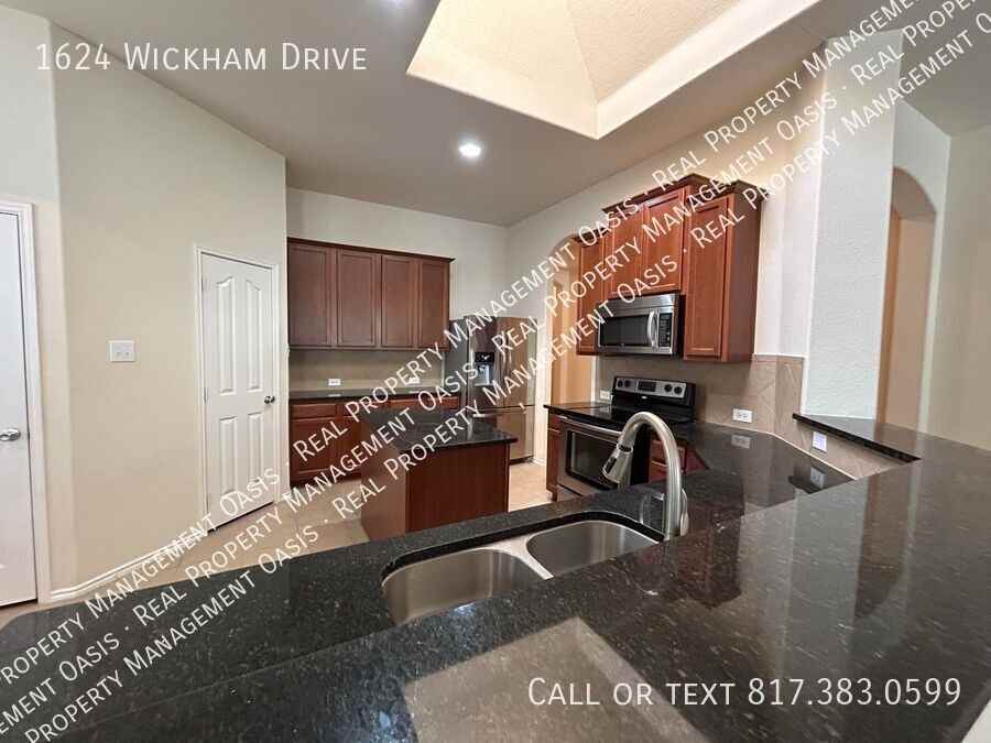 1624 Wickham Dr - Photo 3 of 23