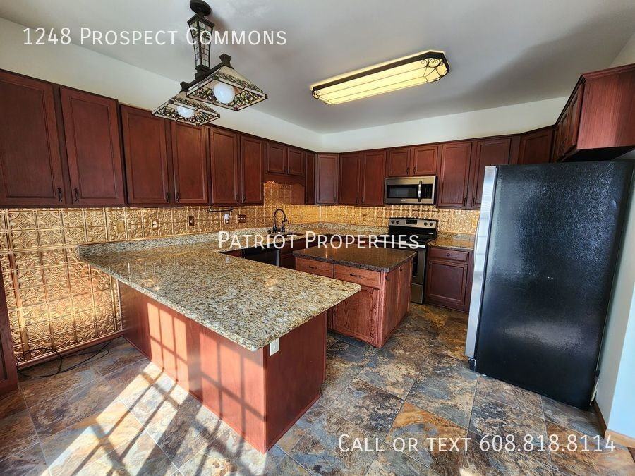 1248 Prospect Cmns - Photo 2 of 27