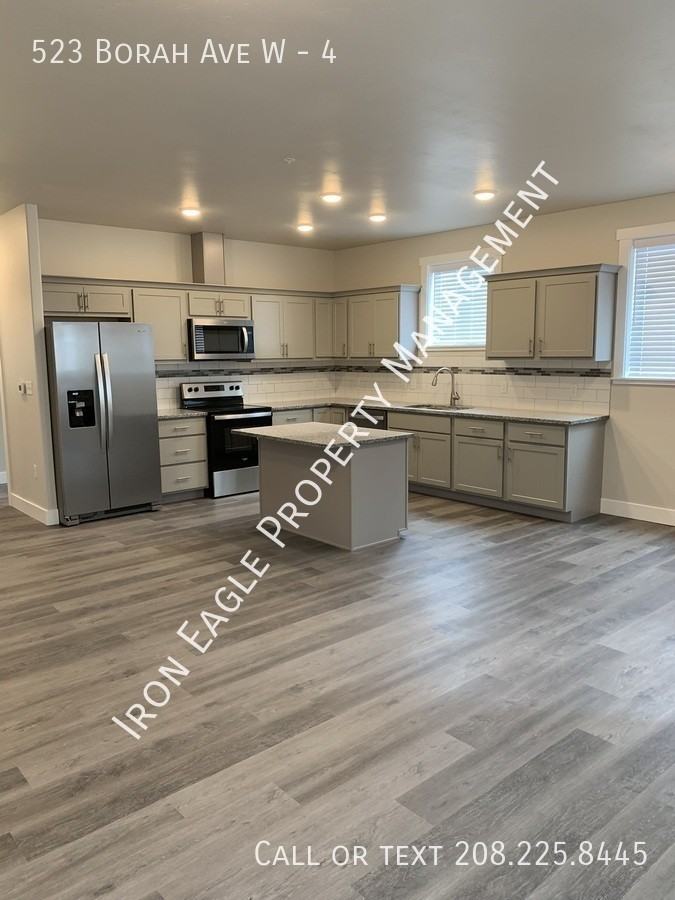 523 Borah Ave W #4