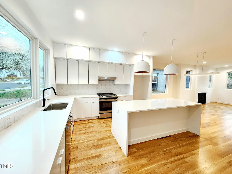 1113 S Blount St - Photo 3 of 30