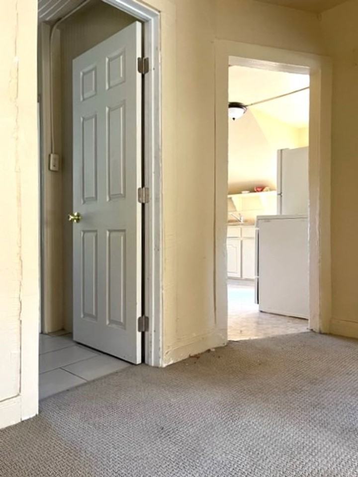 226 N 9th St - Photo 2 of 8