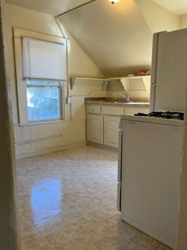 226 N 9th St - Photo 3 of 8