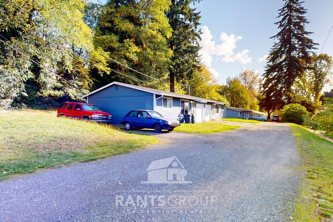 Great Location! Quiet Duplex! - Photo 4 of 4