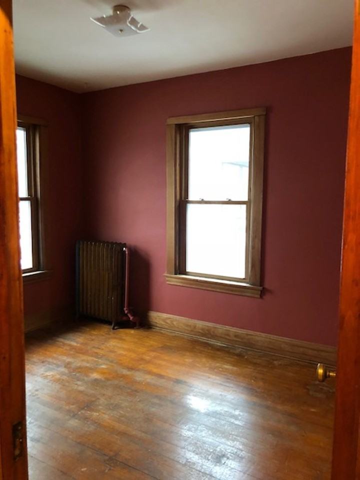 1660 Marshall Ave - Photo 5 of 10