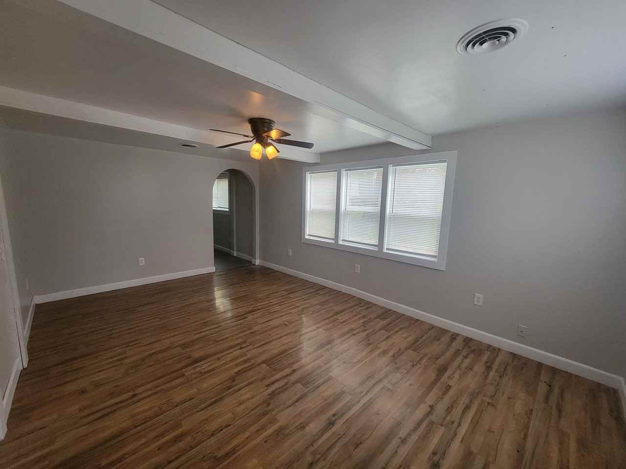 102 N Norwood Pl - Photo 3 of 12