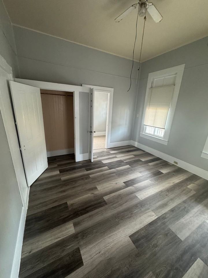 1113 17st - Photo 2 of 8