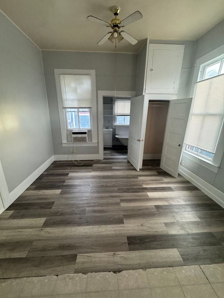 1113 17st - Photo 3 of 8