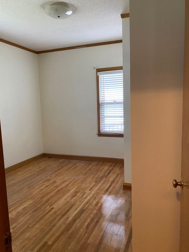 1701 Hubbard Ave - Photo 2 of 15