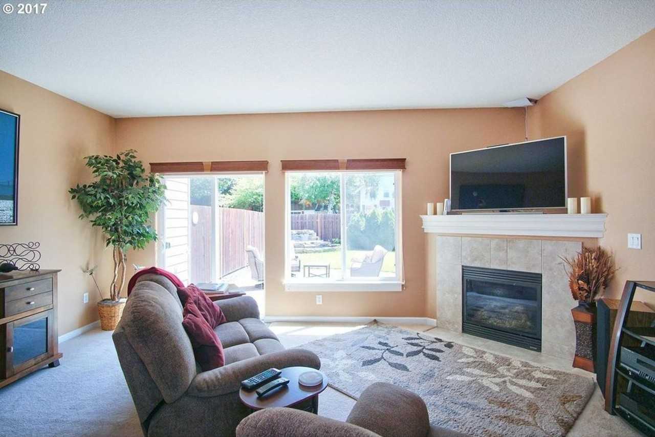 11218 Se Adamson Ct - Photo 4 of 20